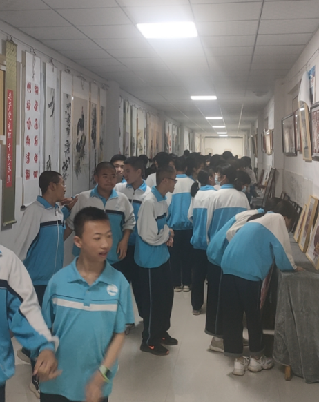 宁江初中举办“丹青书盛世，翰墨颂党恩”书画笔友会